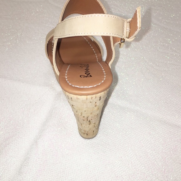 Bonnibel Beige Wedges - Picture 6 of 6
